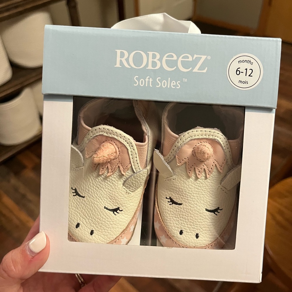 Brand new robeez shoes